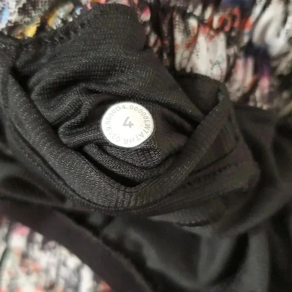 Lululemon Hotty Hot Black in Floral Sz 4 - Picture 7 of 8